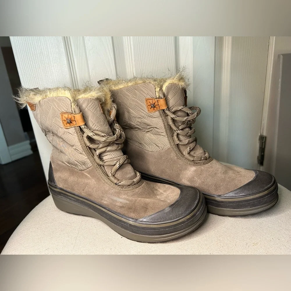Clarks Muckers Brown Quilted Winter Boots Leather Faux Fur Ankle Lace Up Size 7